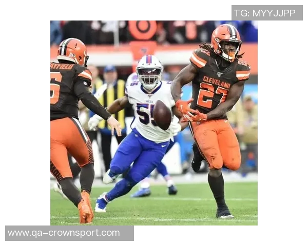 迈克布朗在勇士拓展进攻理念但坚实防守基础依然不可或缺 迈克布朗在勇士拓展进攻理念但坚实防守基础依然不可或缺