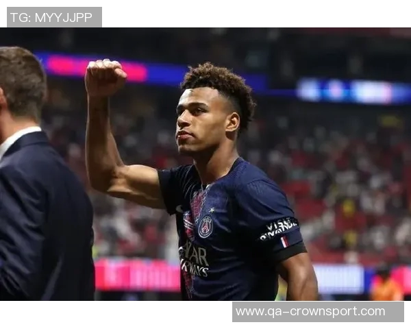 杜埃荣获2025年欧洲金童奖巴黎官方社媒发布祝贺海报