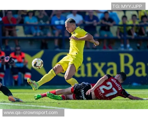 英国业余队前锋比赛中尝试修大灯却因缺工具未能成功